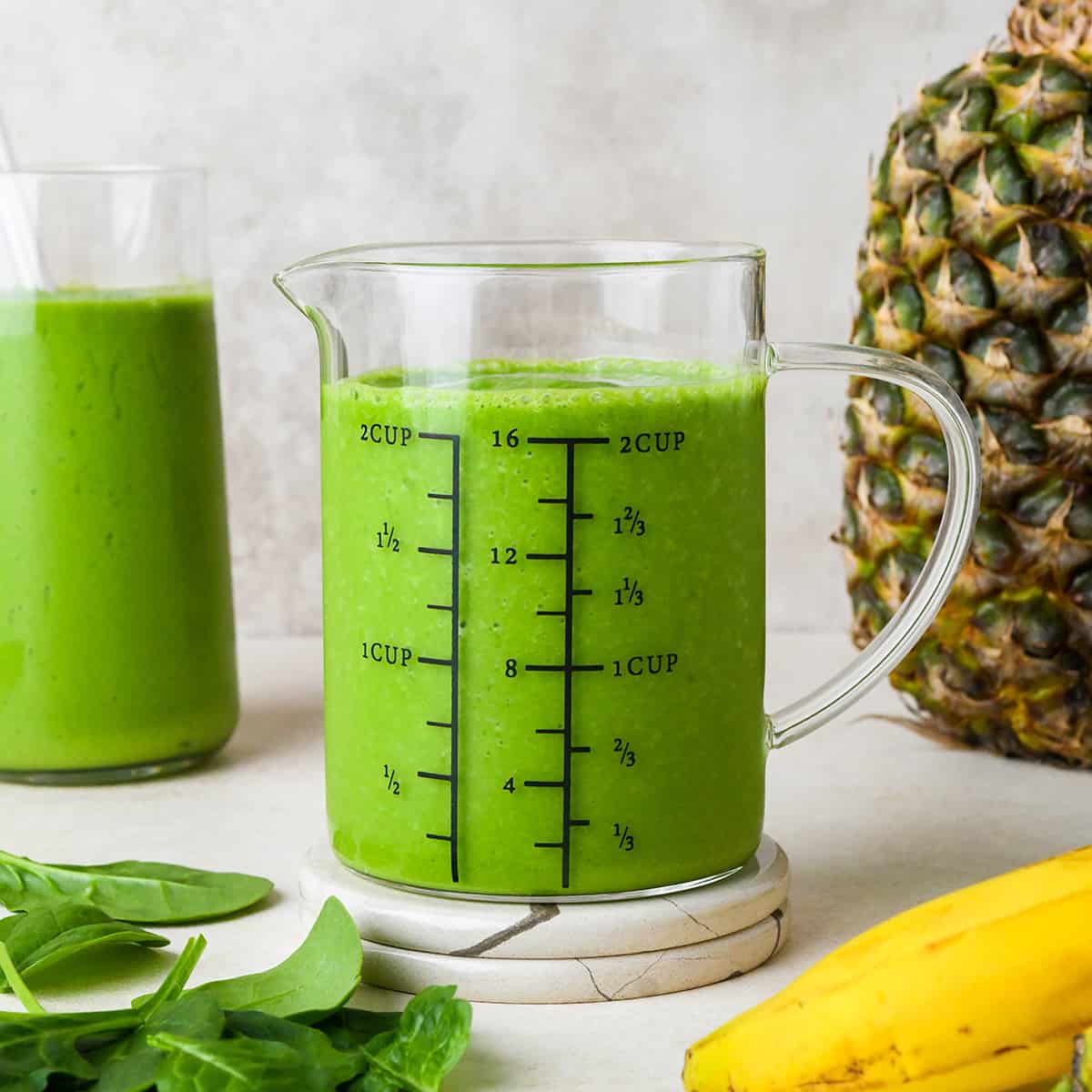 Spinach Smoothie in a beaker glass